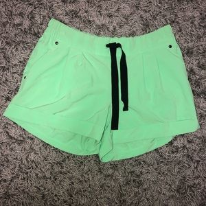 Lululemon spring break away shorts size 8